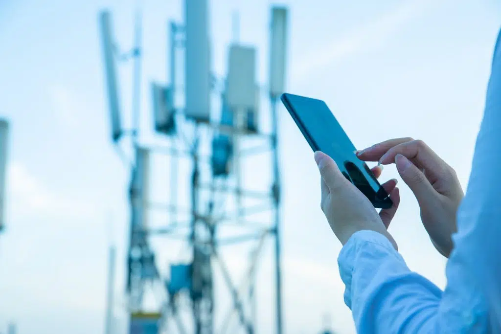 Why Mobile Connectivity Can Fail: Seven Failure Domains Beyond Coverage